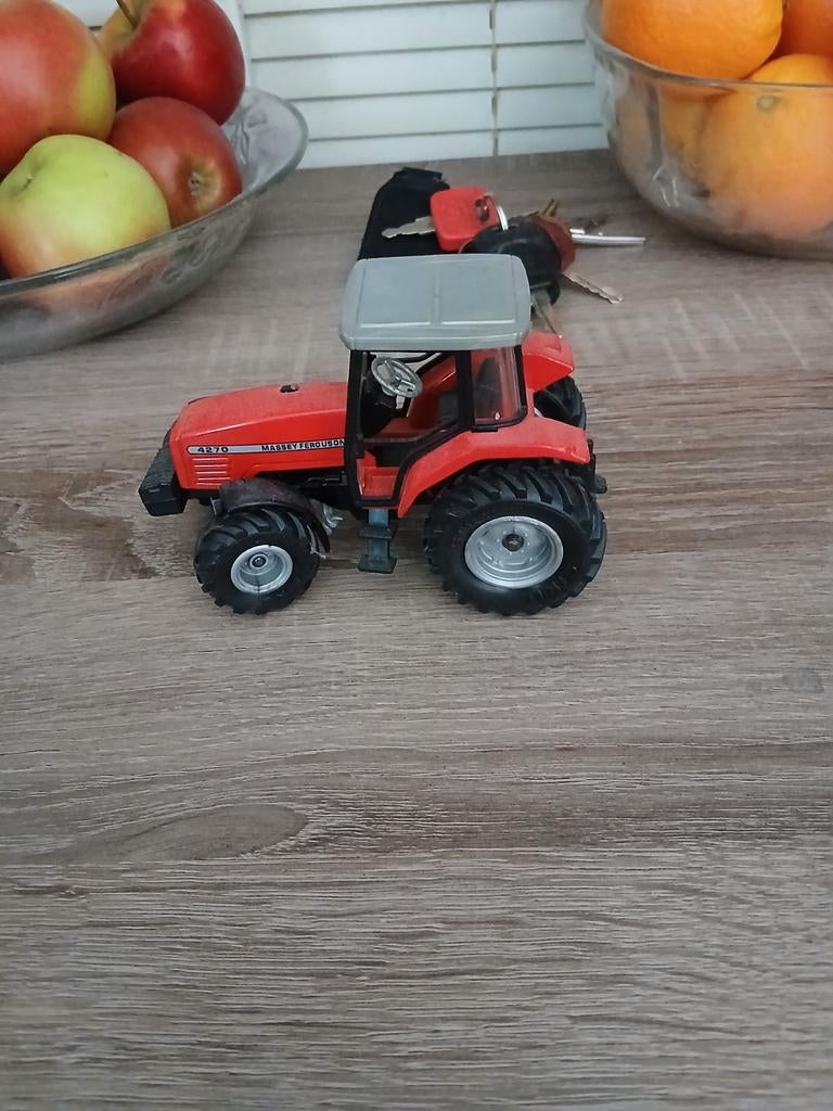 Massey ferguson 4270 siku1.32, Ophalen of Verzenden, Tractor of Landbouw, SIKU