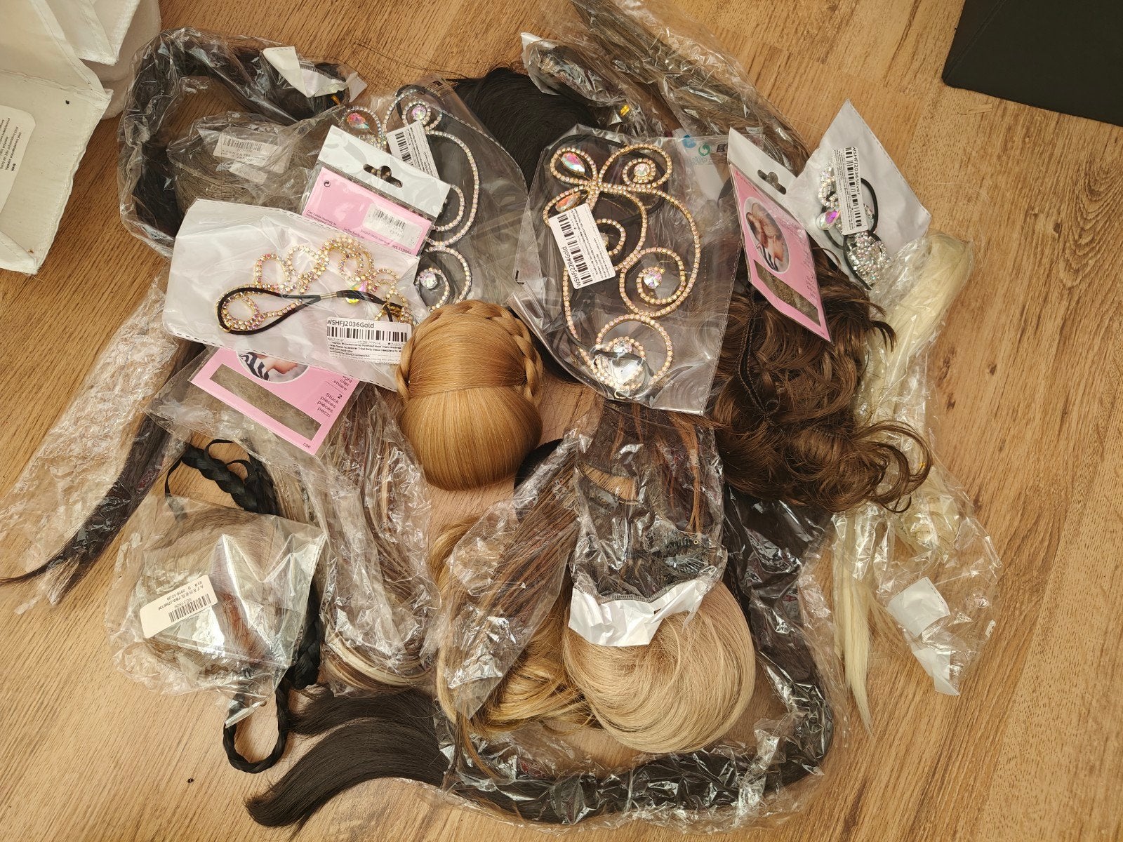Partij van 27 haarstukken en haaraccessoires, Ophalen of Verzenden, Nieuw, Pruik of Haarverlenging