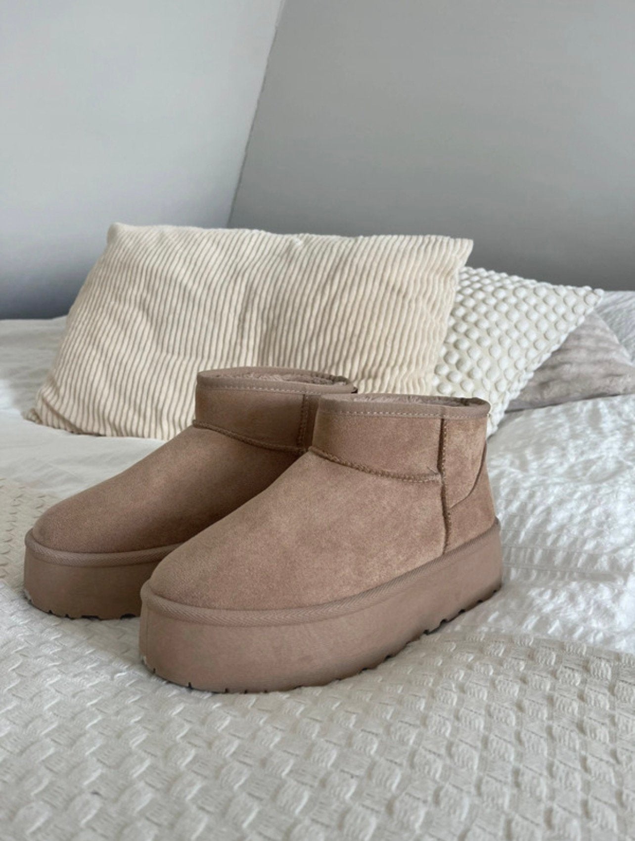 Nep uggs, Beige, Overige typen, Ophalen of Verzenden, Zo goed als nieuw