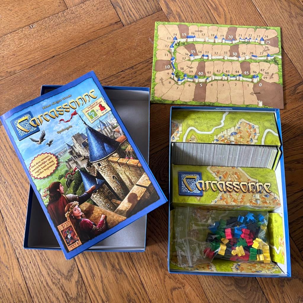 Nieuw in doos Carcassonne + 2 mini uitbreid Rivier en Abt, Ophalen, Zo goed als nieuw, Speelkaart(en)