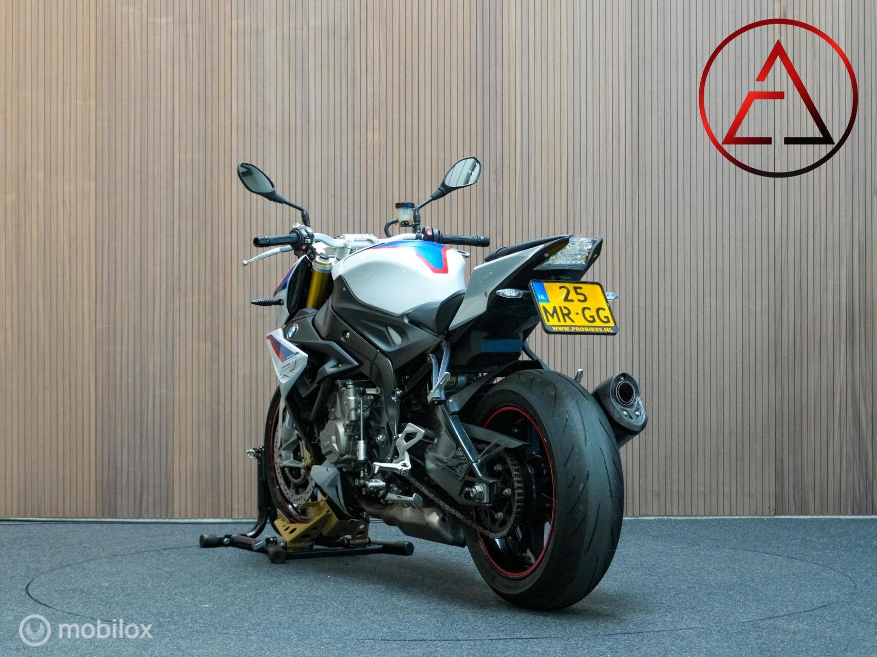 BMW S1000R 2018 | 165pk + Akrapovic | 26.302 km, Motoren, Bedrijf, Meer dan 35 kW, Toermotor, 999 cc