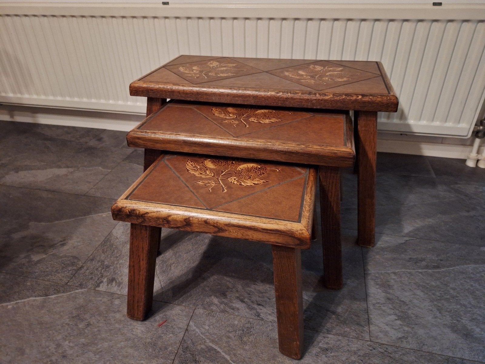 Set van 3 houten bijzettafels met tegels, Ophalen, Minder dan 45 cm, Gebruikt, Rustiek, Klassiek
