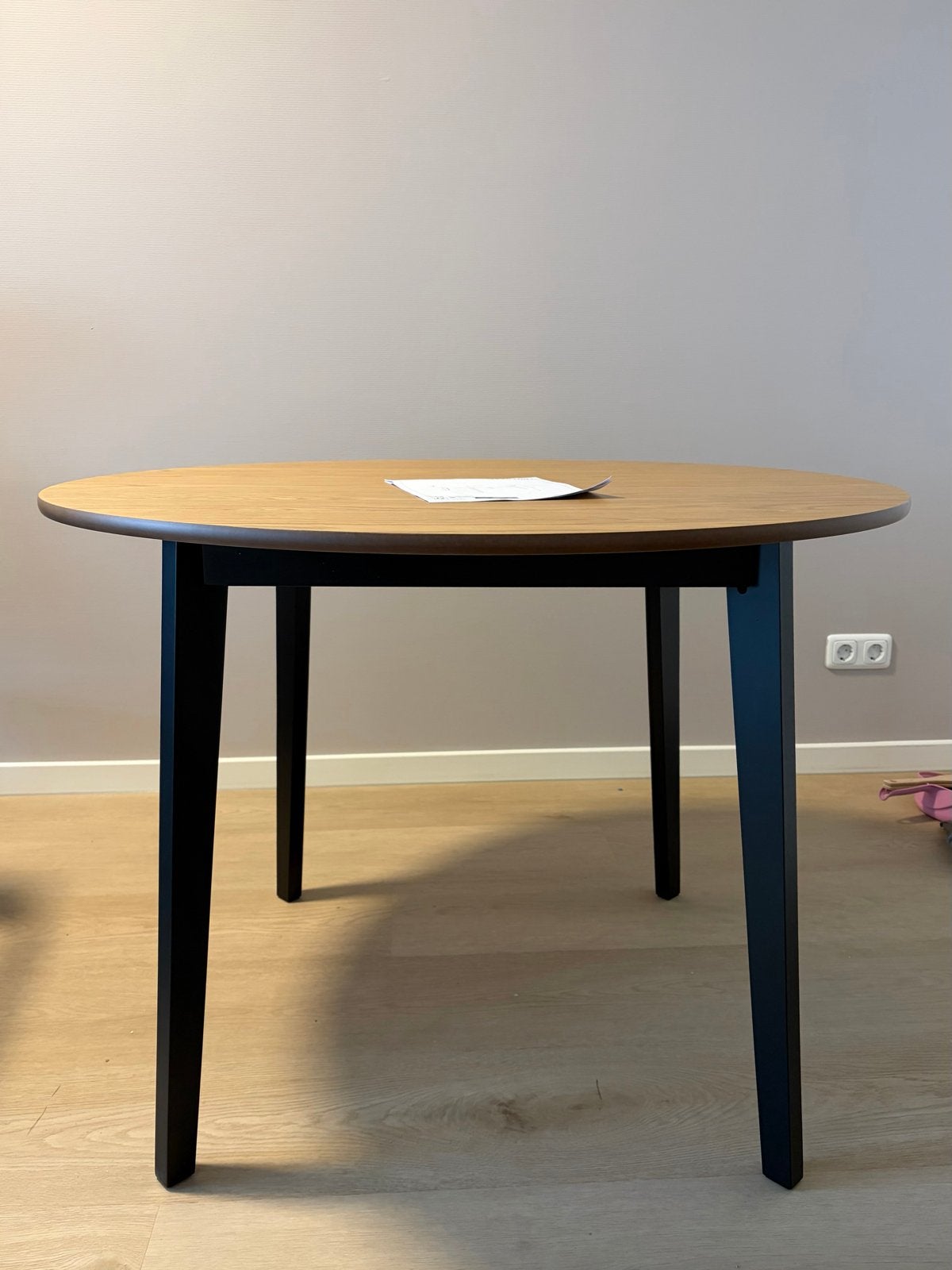 Ronde eettafel 105 cm. Pas 3 maanden oud., Ophalen, 100 tot 150 cm, Zo goed als nieuw, Vier personen