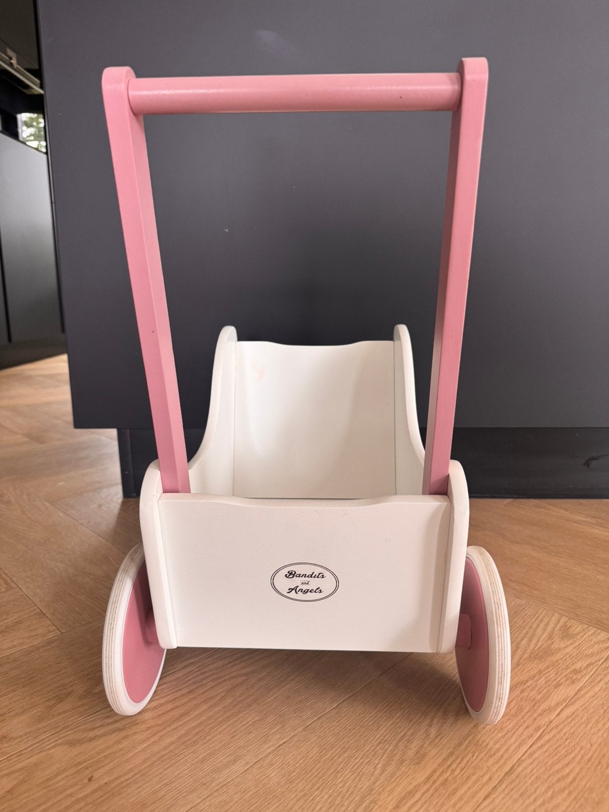 Bandits and angels • poppenwagen • hout • roze / wit, Kinderen en Baby's, Speelgoed | Poppen, Ophalen, Zo goed als nieuw, Babypop