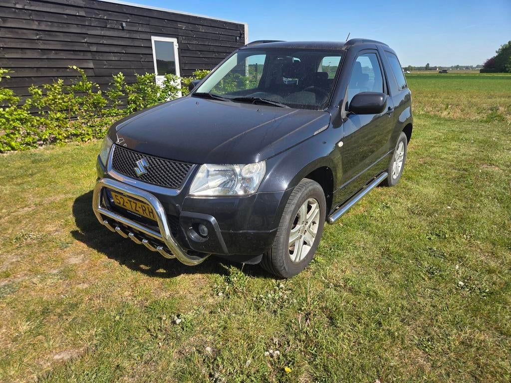 Suzuki Grand Vitara 1.6 3D 2007 Zwart, 1345 kg, Stof, Elektrische ramen, 4 cilinders