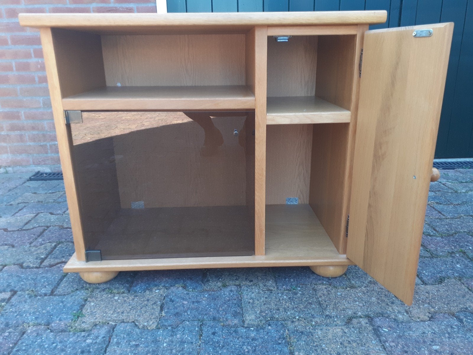 Houten tv kastje met glazen en dichte deur, Ophalen, Gebruikt, Klassiek, functioneel, Glas