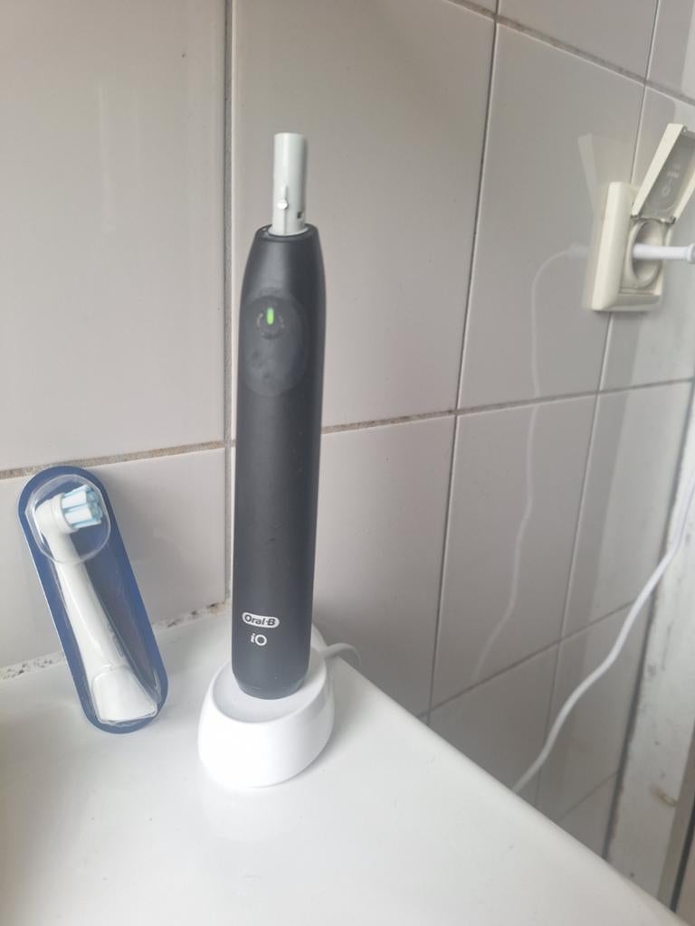 Oral B io 2, Ophalen of Verzenden, Zo goed als nieuw, Tandenborstel