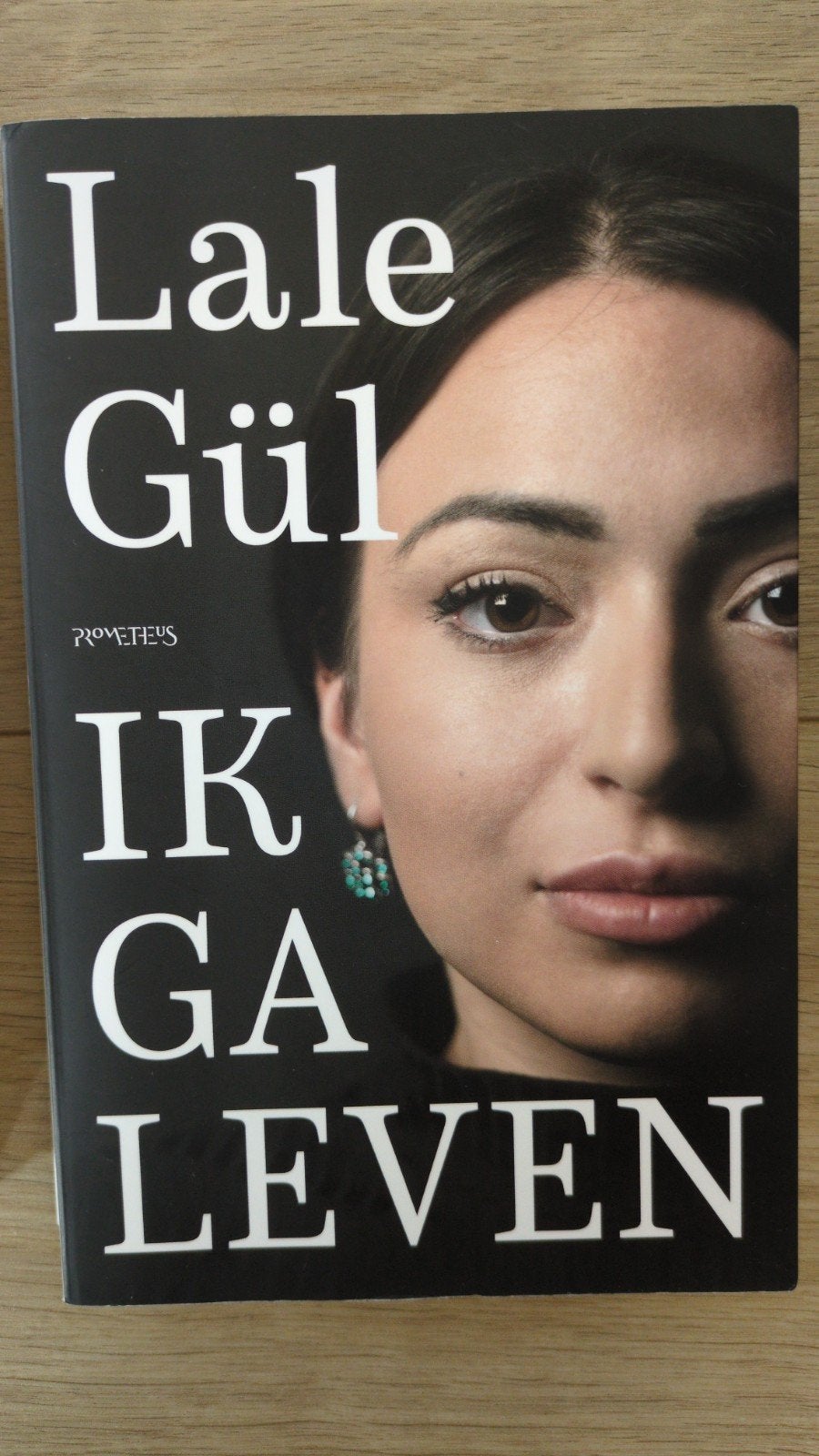 Lale Gül - Ik ga leven (Boek), Ophalen of Verzenden, Zo goed als nieuw, Lale Gül, Nederland