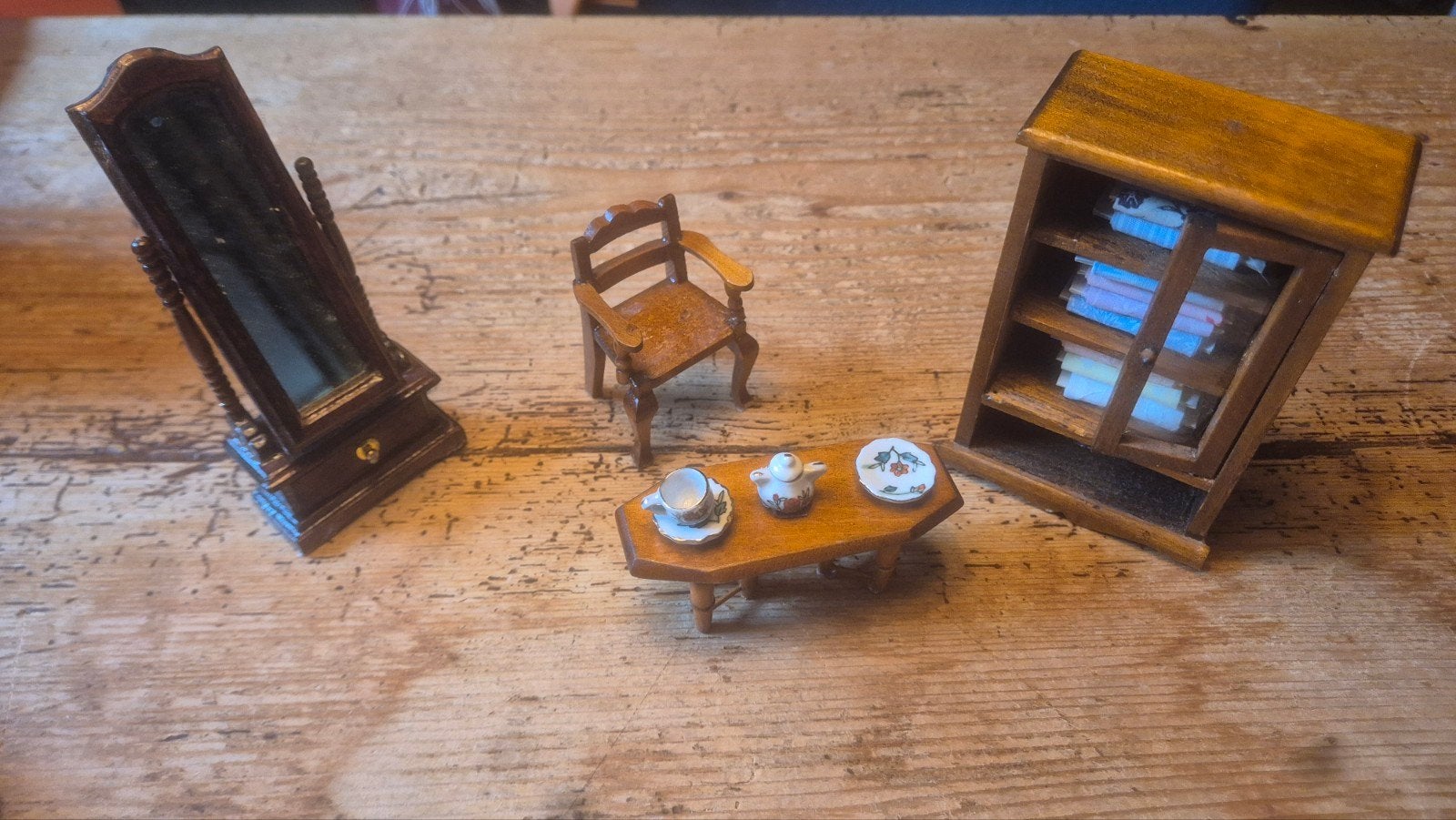 Antieke Miniatuur Meubelset: Spiegel, Stoel, Kast & Tafel, Antiek en Kunst, Ophalen of Verzenden
