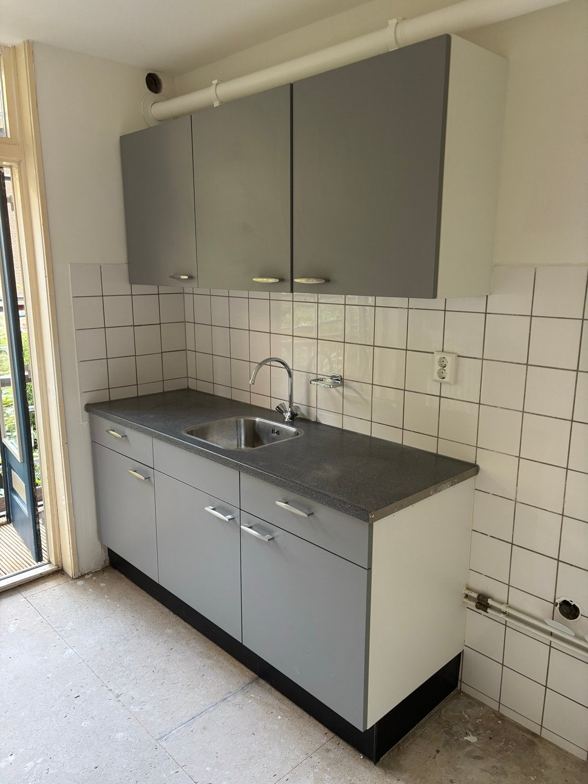 Compacte grijze keuken - ophalen Amsterdam(is gedemonteerd), Ophalen, Enkelwandige keuken, Zo goed als nieuw, Kunststof
