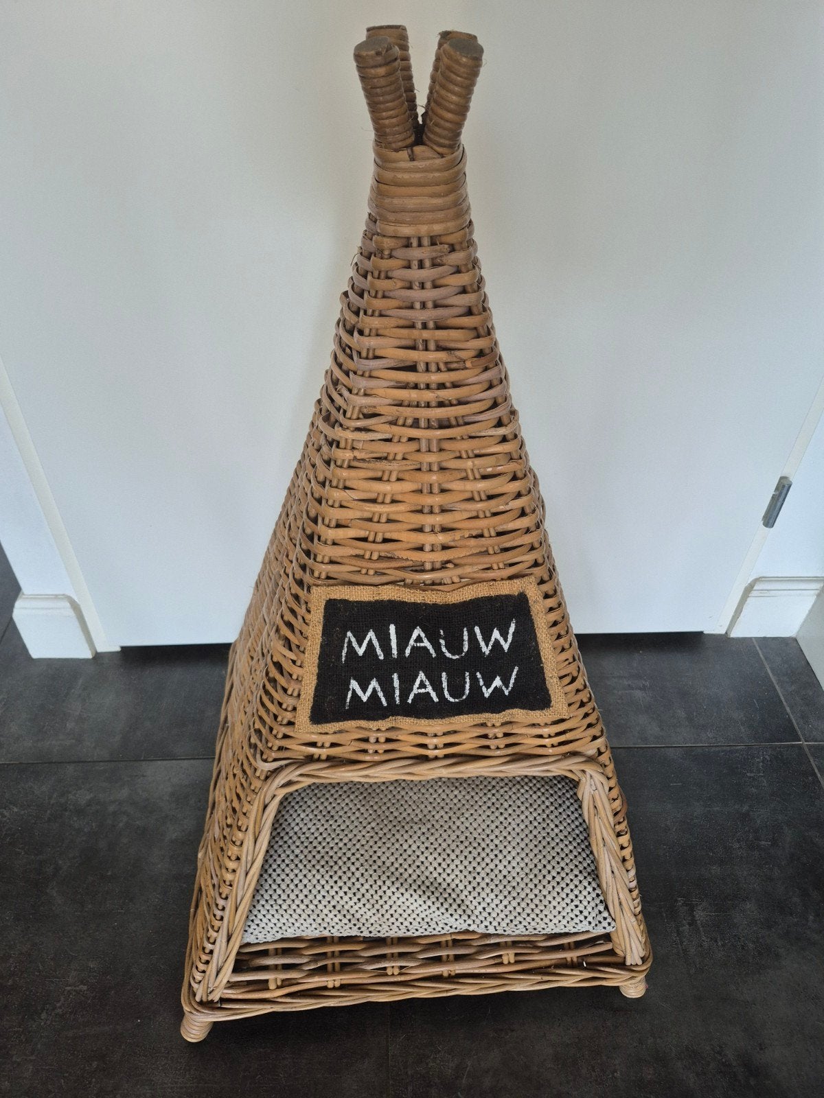 wigwam kattenmand met kussen, Dieren en Toebehoren, Ophalen, Zo goed als nieuw, Riet