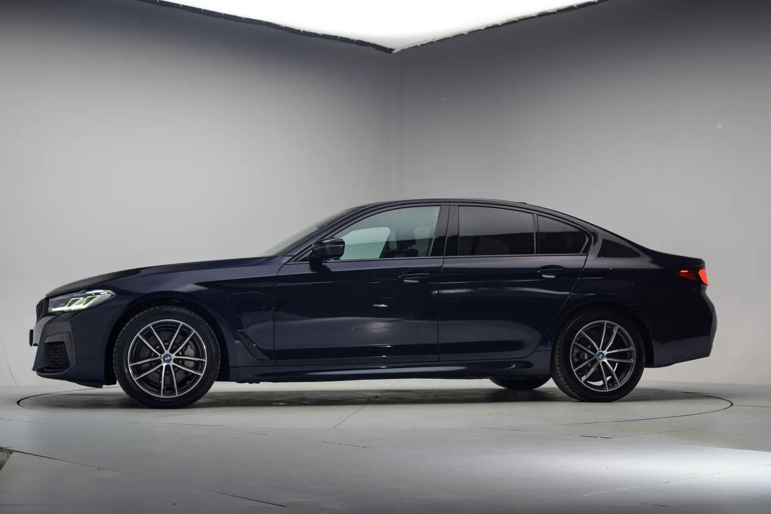 Foto 2 van BMW 5 Serie 530e M-Sport High Executive Aut. [ Comfort-Stoel
