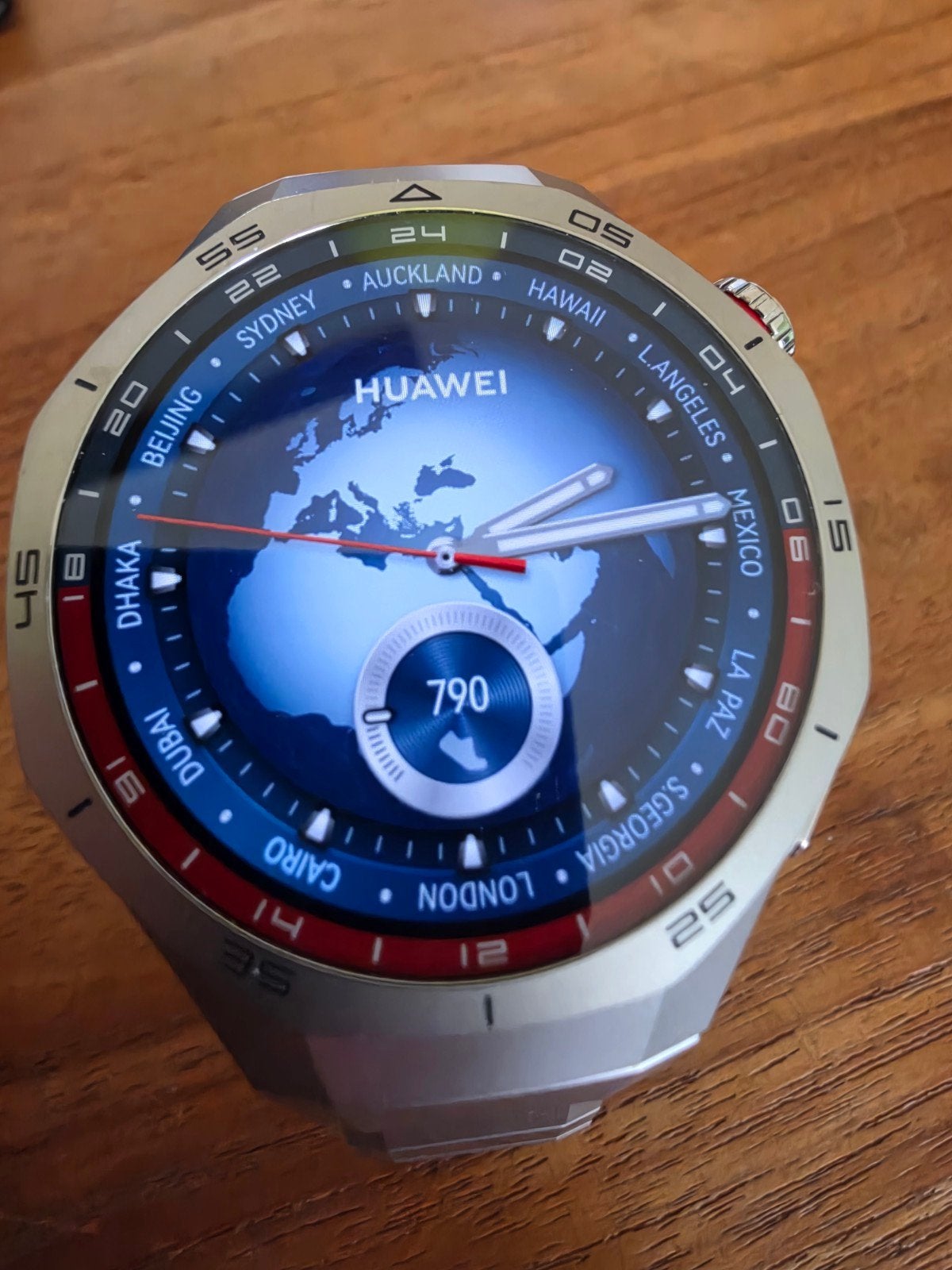 Foto 2 van Huawei Watch GT 5 Pro Titanium - Z.G.A.N. met accessoires