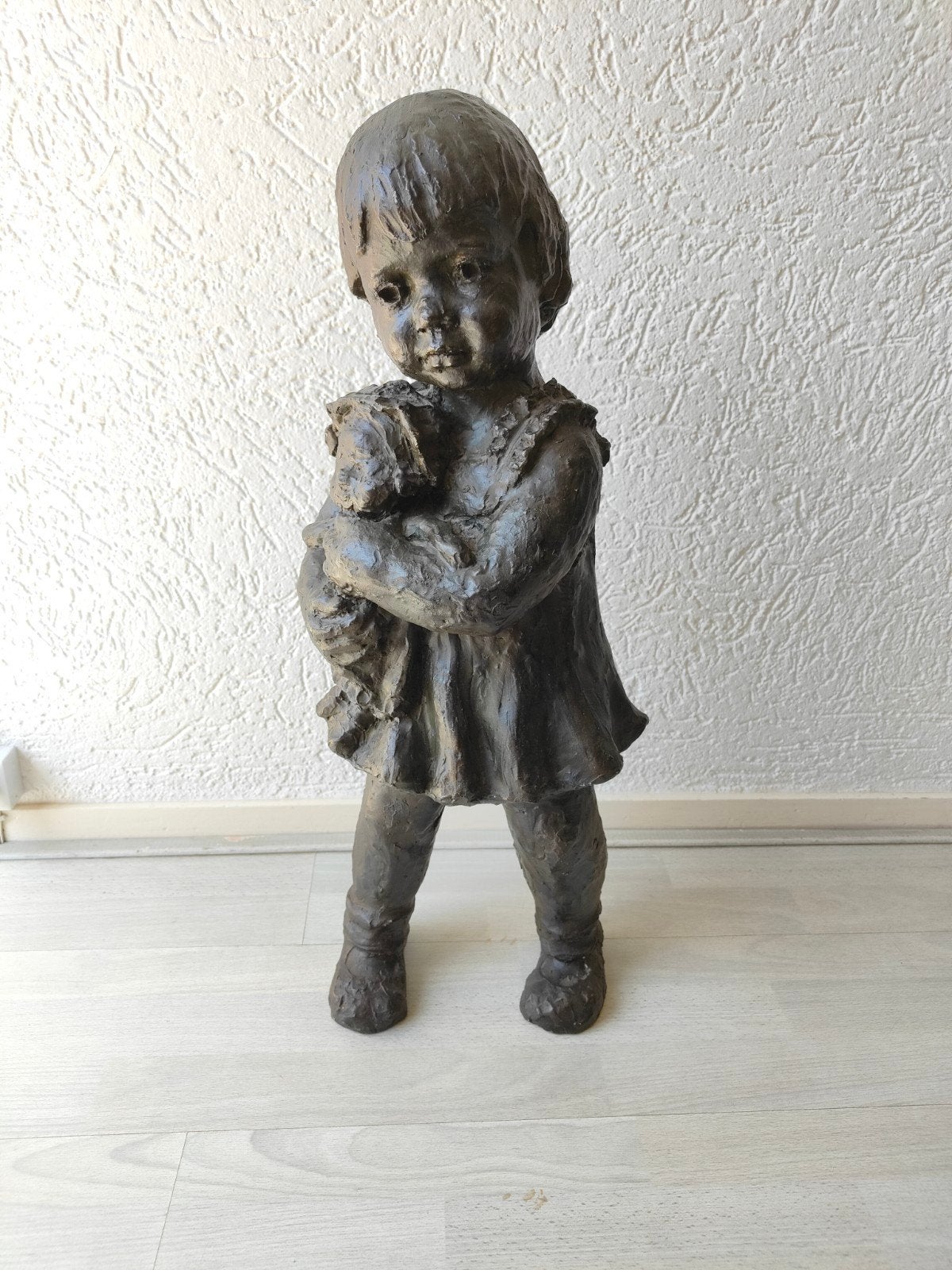Beeld van een meisje met pop, ca. 80 cm hoog, Antiek en Kunst, Kunst | Beelden en Houtsnijwerken, Ophalen, 50 - 100 cm, Beeld