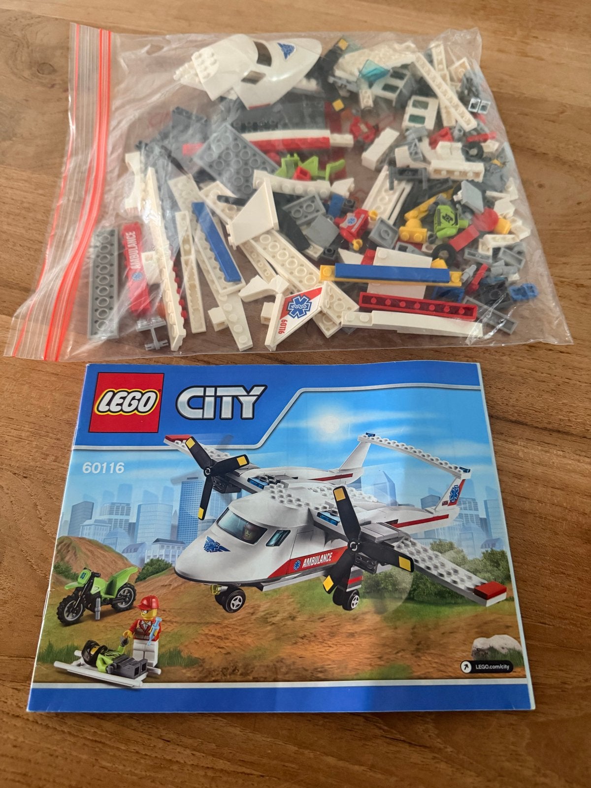 LEGO City Ambulance Vliegtuig 60116 met instructies, Ophalen of Verzenden, Gebruikt, Overige merken