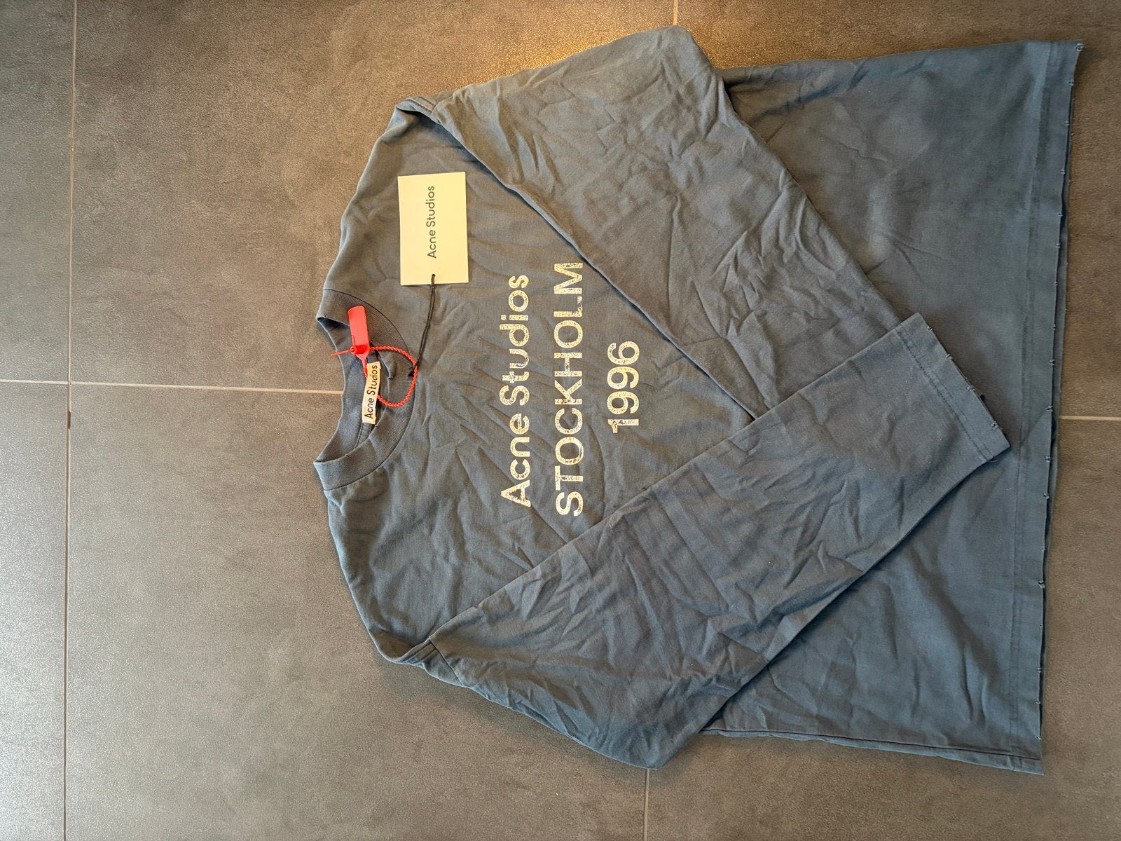 Acne Studios Stockholm 1996 Longsleeve - Nieuw met kaartjes, Verzenden, Nieuw, Maat 46 (S) of kleiner, Blauw