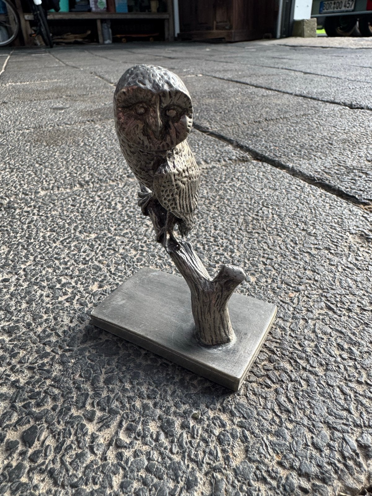 Metalen uil op tak - Decoratief beeldje, Ophalen of Verzenden