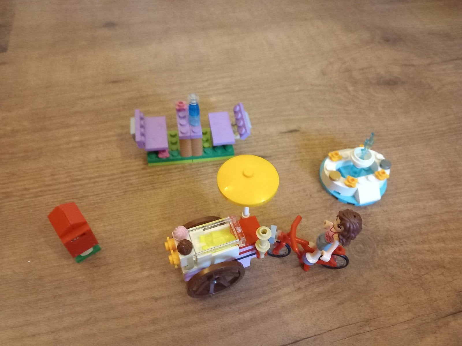 Lego Friends 41030 Olivia's IJscowagen, Ophalen, Zo goed als nieuw