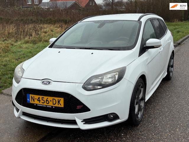 Ford Focus Wagon 2.0 EcoBoost ST-2 (250 PK!) ECC Audio/CD Na, Gebruikt, Zwart, 4 cilinders, Wit