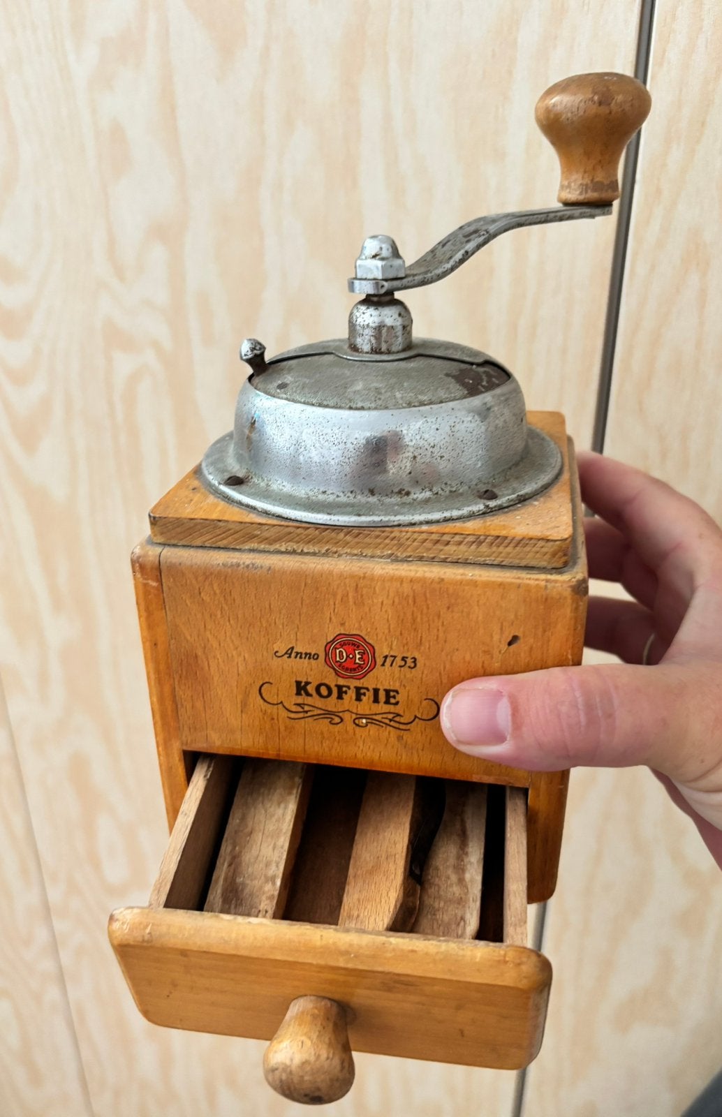 Koffiemolen douwe egberts, Ophalen