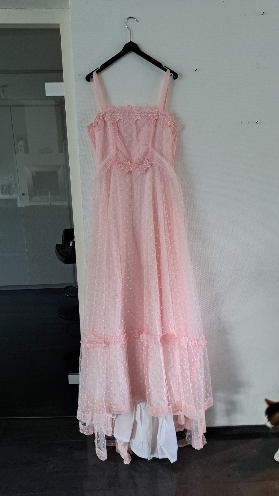 Roze trouwjurk met stippen en bloemendetails, Maat 38/40 (M), Ophalen of Verzenden, Roze, Onder de knie