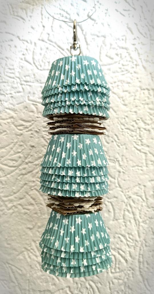 vogelspeeltje: cupcake lamp met bel (groen/wit), Dieren en Toebehoren, Vogels | Toebehoren, Nieuw, Speelgoed, Ophalen of Verzenden