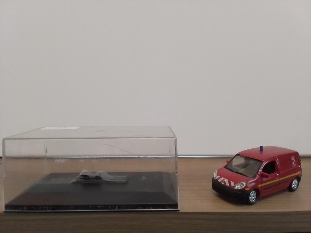 Norev.  RENAULT KANGOO.  rood., Ophalen of Verzenden, Zo goed als nieuw, Auto, Norev