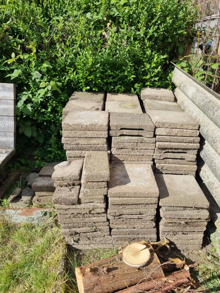 Gratis af te halen: ca. 125 stoeptegels (10 m2), Ophalen, Gebruikt, 10 m² of meer, Grind