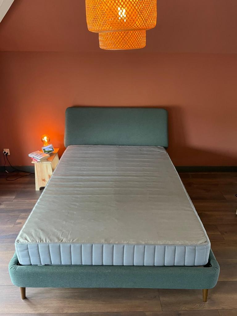 Made Lowrie bed 140x200 cm - Darby groen, Ophalen, Tweepersoons, 140 cm, Zo goed als nieuw