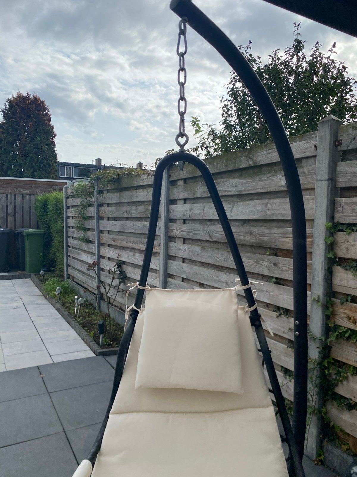 Comfortabele hangstoel met standaard en kussen, Ophalen, Zo goed als nieuw, Metaal