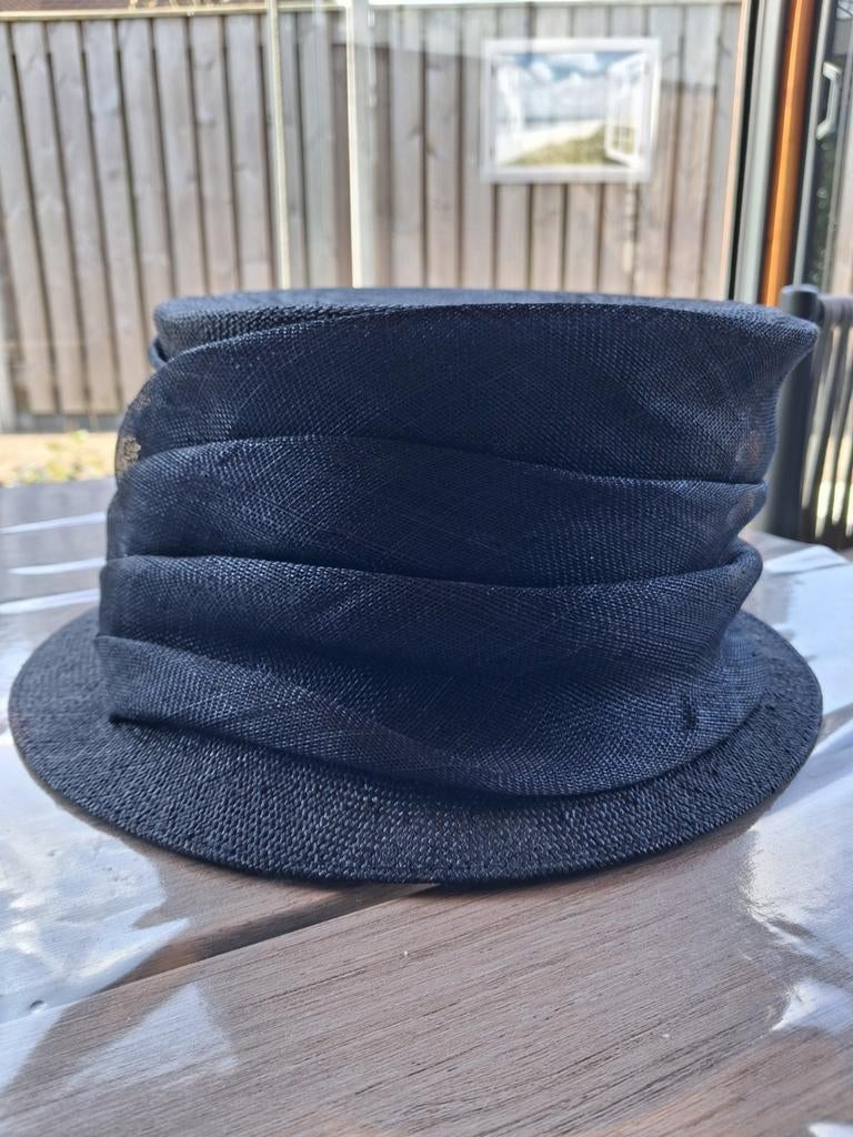Donkerblauwe hoed met plooien., 56 of 57 cm (M, 7 of 7⅛ inch), Hoed, Matelootje, Ophalen of Verzenden
