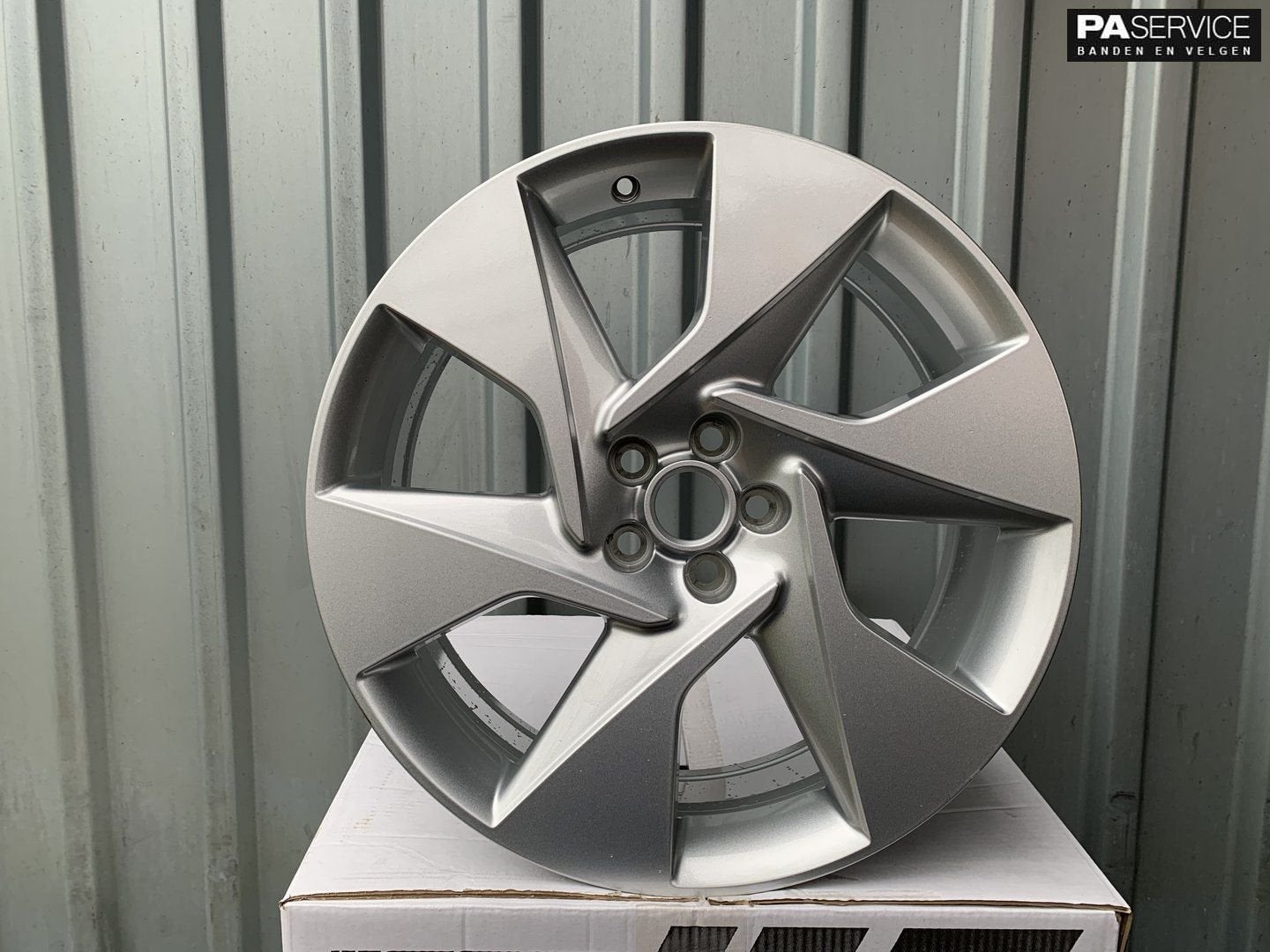 Originele 20 inch Jaguar  I Pace XE velgen tevens Ford Volvo, Gebruikt, -, -, Banden en Velgen