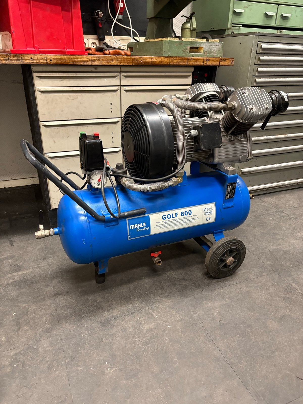 Mahle 2-cilinder compressor 50 liter 400volt, Ophalen, Gebruikt, 10 bar of meer, 400 tot 800 liter/min