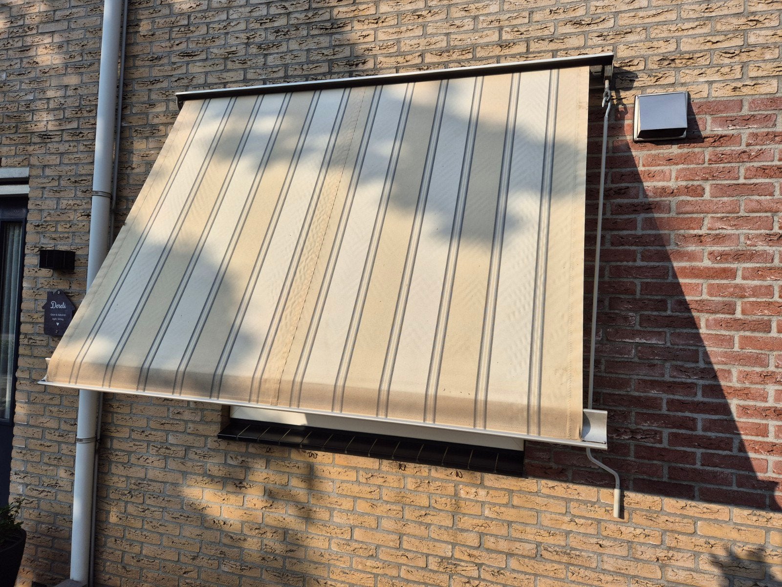 Gebruikt uitvalscherm, beige gestreept