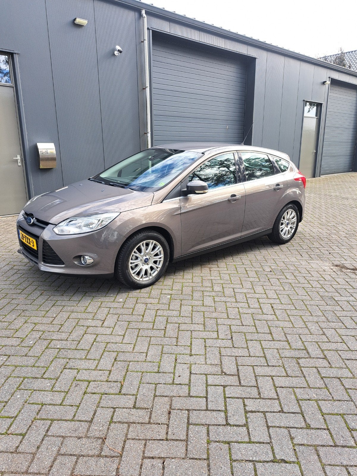 Ford Focus 1.6 Titanium, 1596 cc, 125 pk, 4 cilinders, Bruin