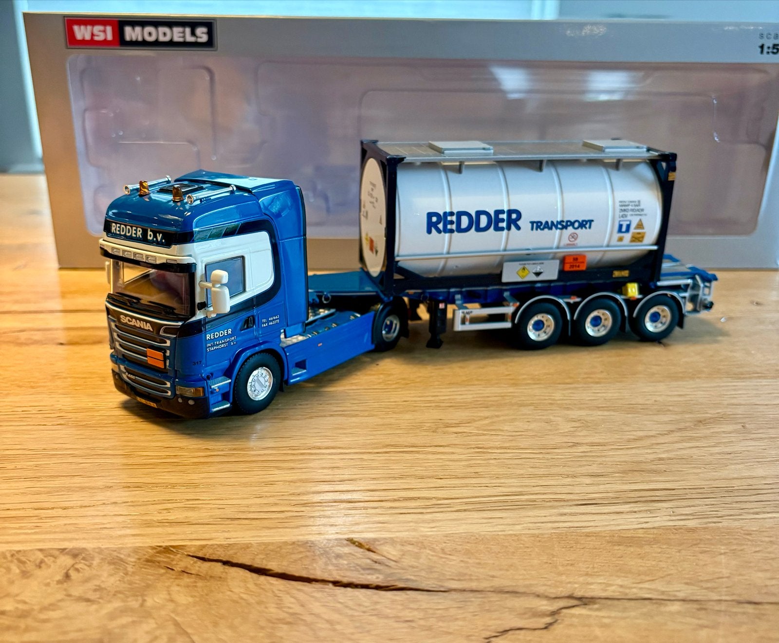 WSI Models Scania R450 Redder Transport Tank container, Ophalen of Verzenden, Zo goed als nieuw, Bus of Vrachtwagen, Wsi