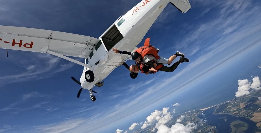 Skydive 4 km met videoreportage, Eén persoon, Cadeaubon