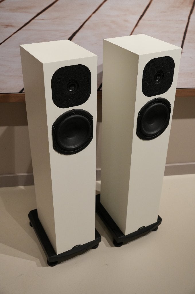 Neat sx2 speakers luidsprekers, wit, Ex-Demo, Overige merken, Vloerstaande luidspreker, 120 tot 150 watt, Ophalen of Verzenden