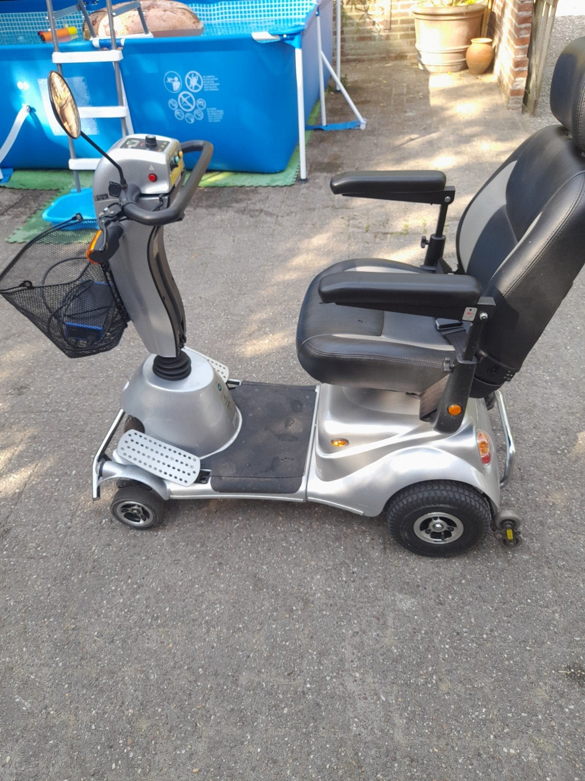Scootmobiel Practicomfort in nieuwstaat met nieuwe accu s, Diversen, Brommobielen en Scootmobielen, Ophalen of Verzenden, Zo goed als nieuw