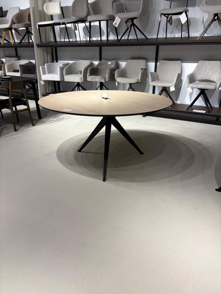 Moderne ronde eettafel met zwart onderstel, Huis en Inrichting, Tafels | Eettafels, Zo goed als nieuw, 100 tot 150 cm, Vier personen