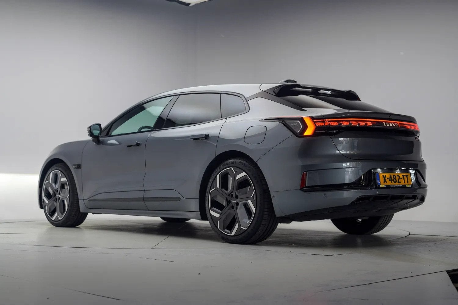 ZEEKR 001 AWD Performance 100 kWh [ Panorama Z-Sport Pack ], Auto's, ZEEKR, Automaat, 0 cilinders, Gebruikt, 2000 kg