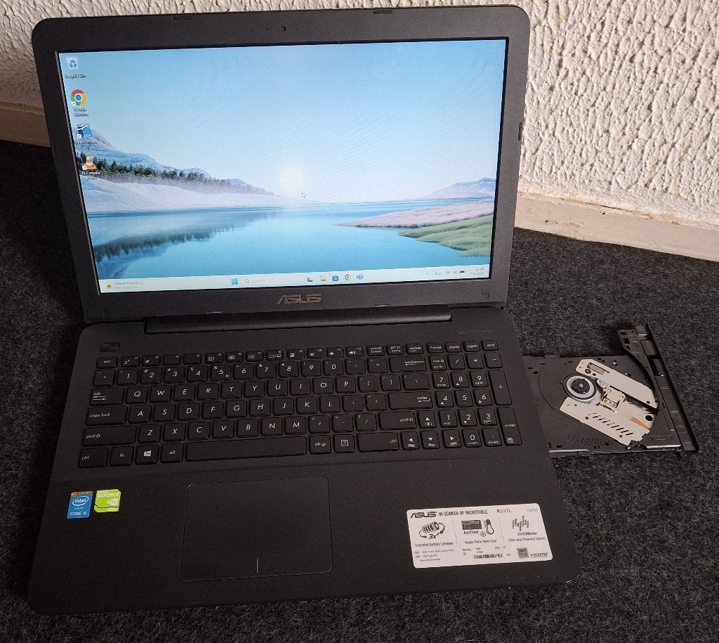 Asus R557L; i5 met 8GB Ram 256GB SSD en Windows 11 25H2, Computers en Software, Windows Laptops, Ophalen, 256 GB, Met videokaart