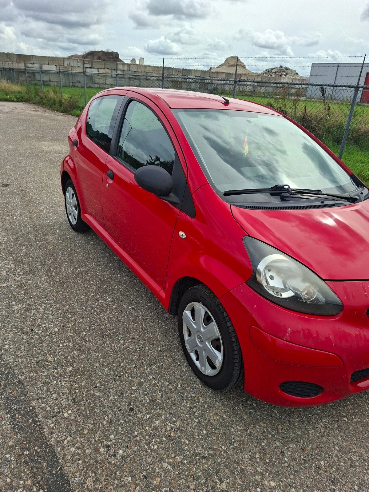 Toyota Aygo 1.0 12V Vvt-i 5DRS 2011 Rood, Auto's, Voorwielaandrijving, 4 stoelen, 68 pk, Origineel Nederlands