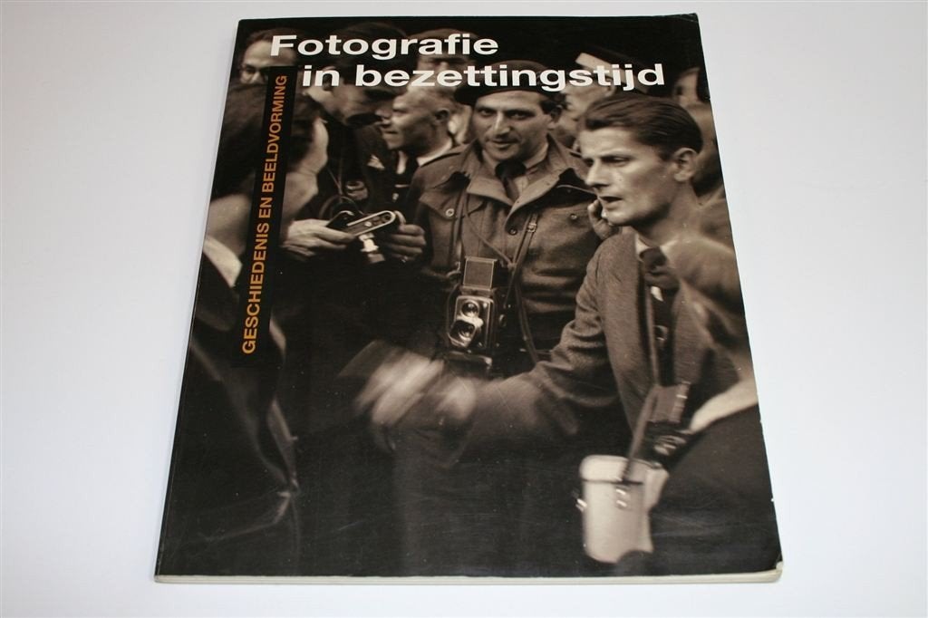 Fotografie in Bezettingstijd — Tentoonstelling RIOD [1993], Ophalen of Verzenden, Tweede Wereldoorlog, Gelezen, Overige onderwerpen