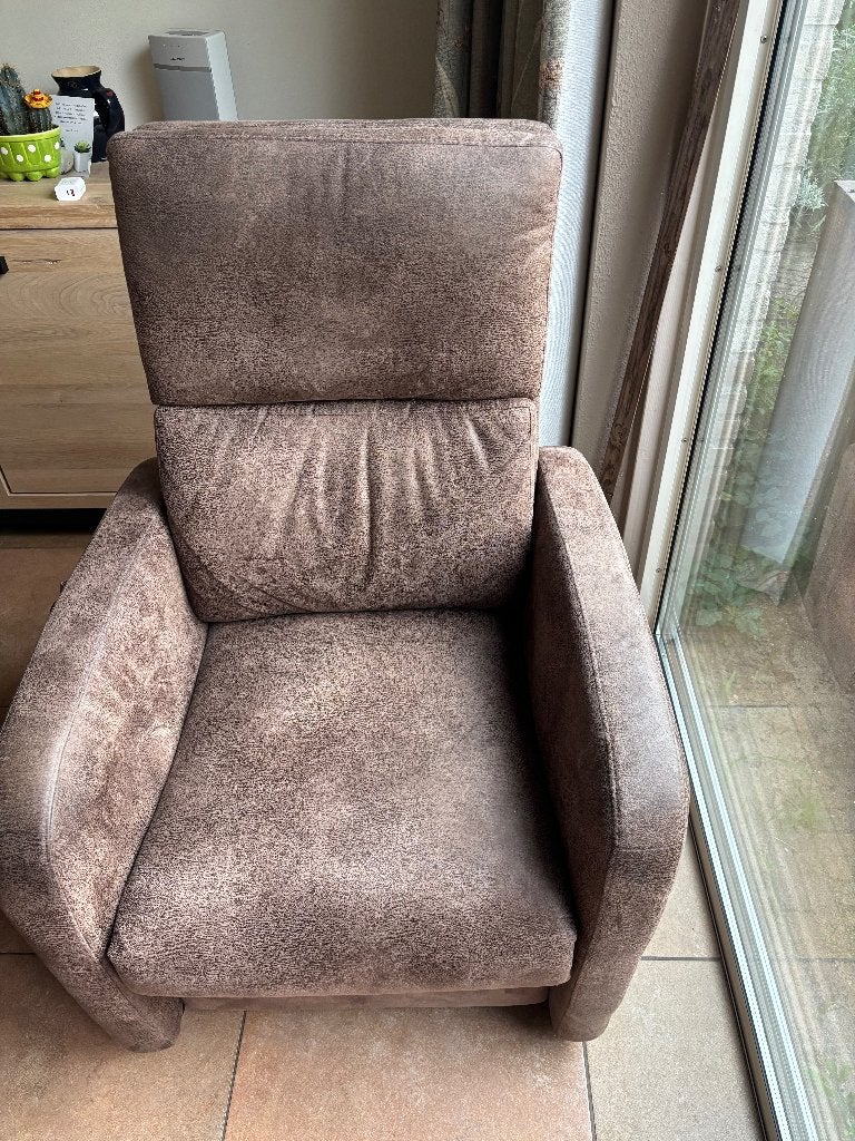Comfortabele relaxfauteuil - bruin met sta-op-functie, Huis en Inrichting, Fauteuils, Ophalen, Modern, Comfortabel, Gebruikt, 75 tot 100 cm