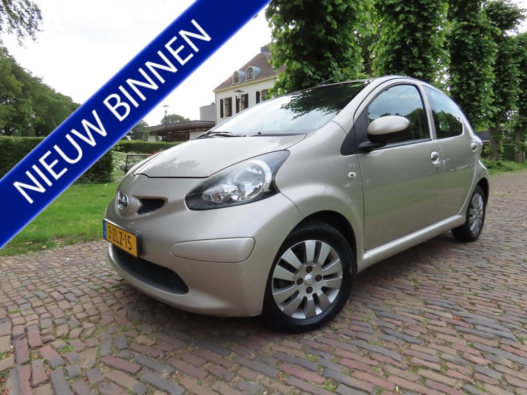 Toyota Aygo 1.0-12V Sport Airco Leer/Alcantara 5 Drs Lm Velg, Auto's, Toyota, Voorwielaandrijving, Gebruikt, Zwart, 4 stoelen