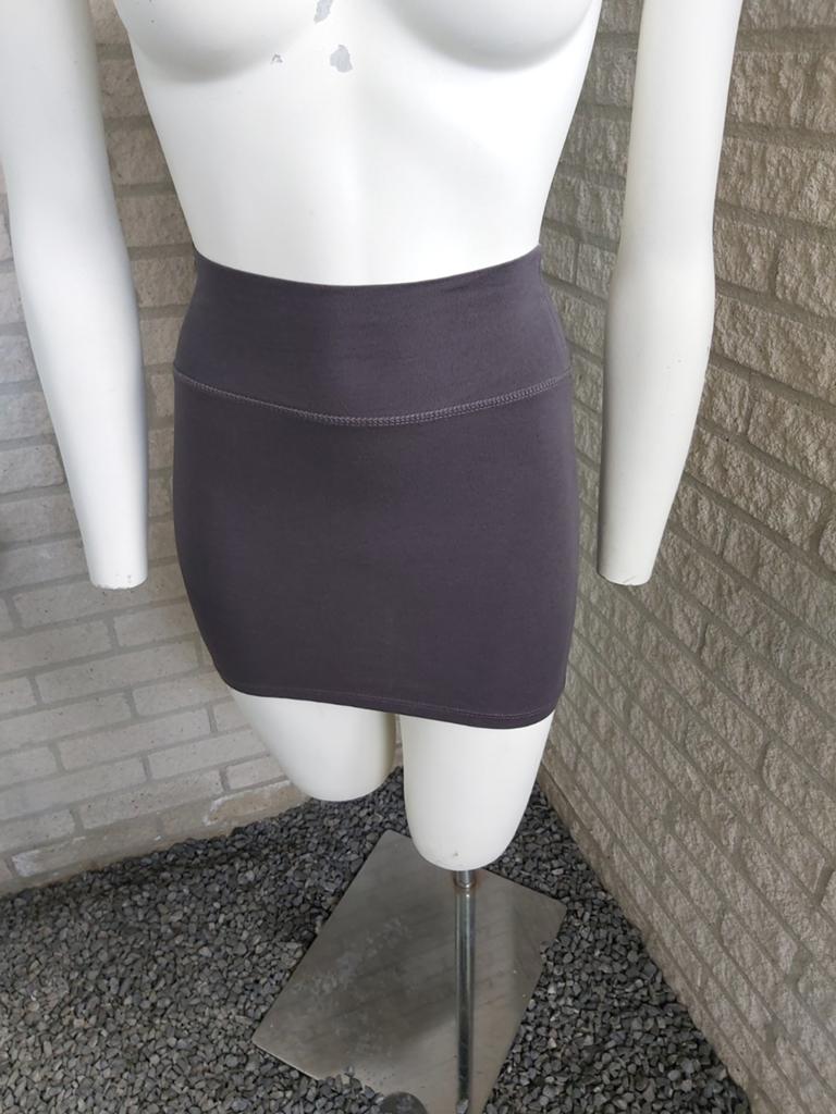Donkergrijs rokje van Clockhouse maat XS, Kleding | Dames, Rokken, Nieuw, Ophalen of Verzenden, Knielengte, Clockhouse
