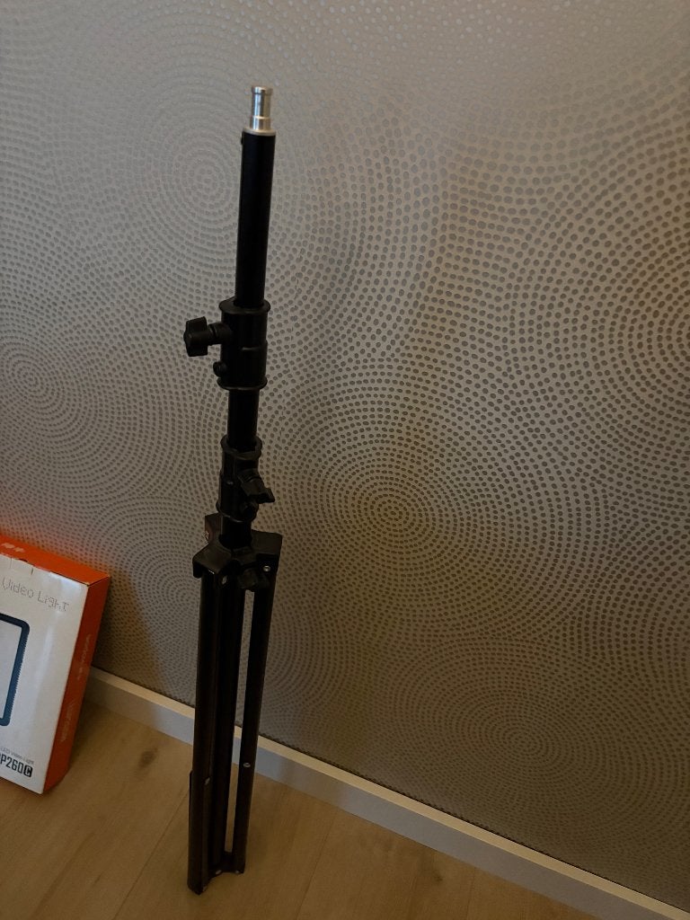 Foto 2 van Lamp led video light met statief