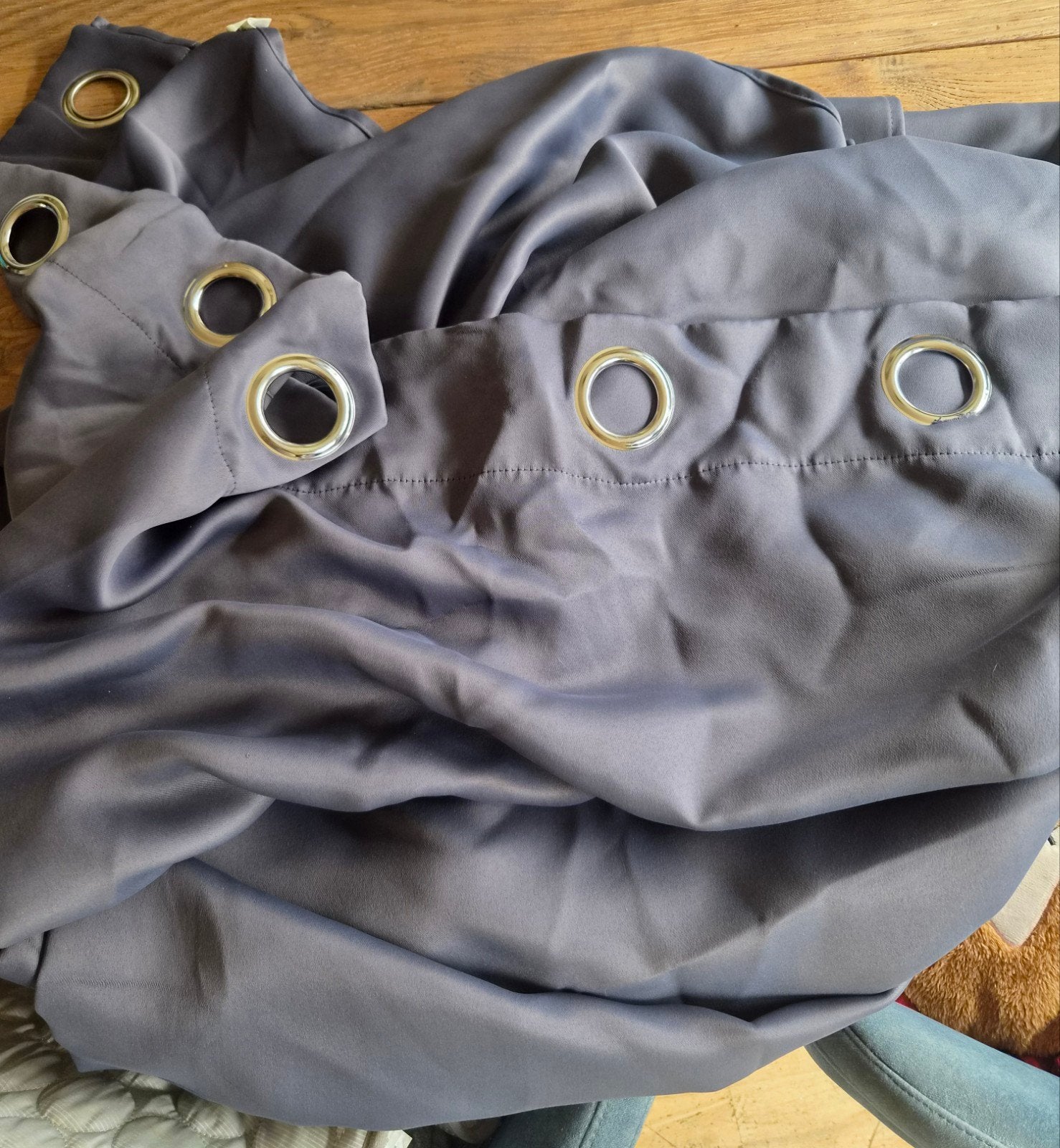 Grijze verduisterende gordijnen met ringen, Gebruikt, Ophalen of Verzenden, Met ringen, Gordijn