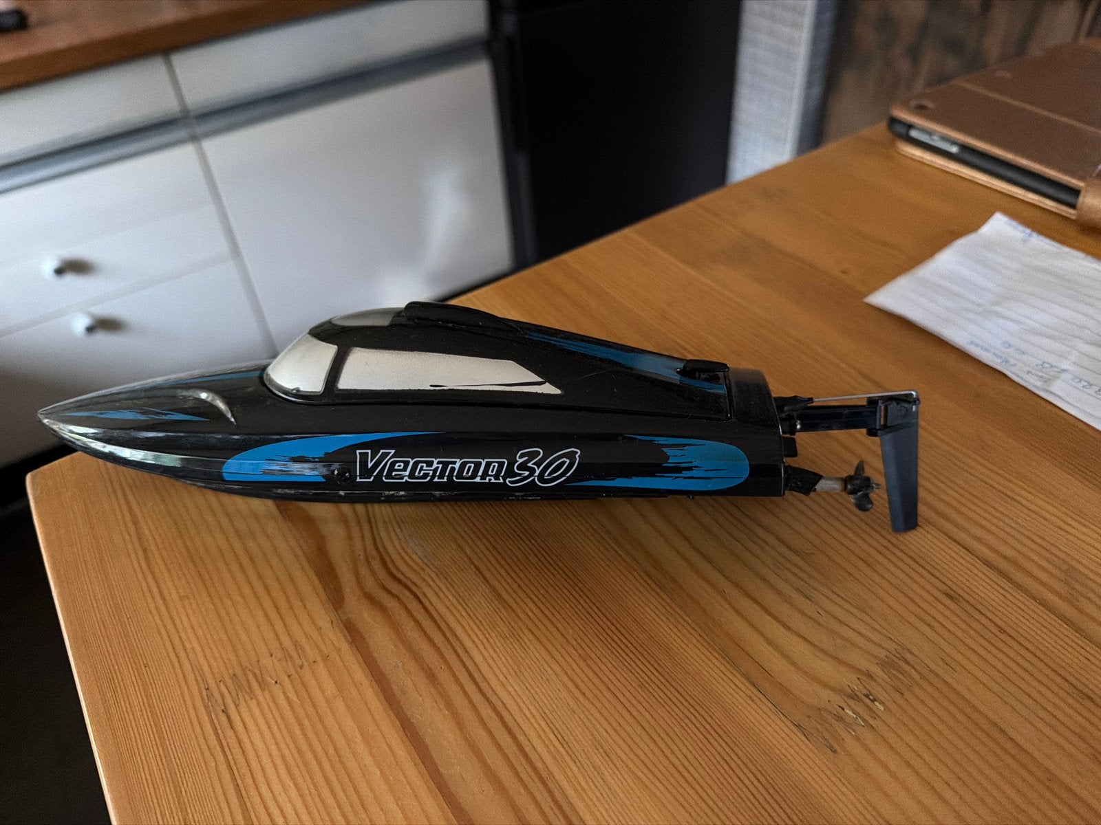 RC Speedboot Vector 30 - Klaar voor de Race!, Ophalen of Verzenden, Gebruikt, 1:32 tot 1:50, Overige merken
